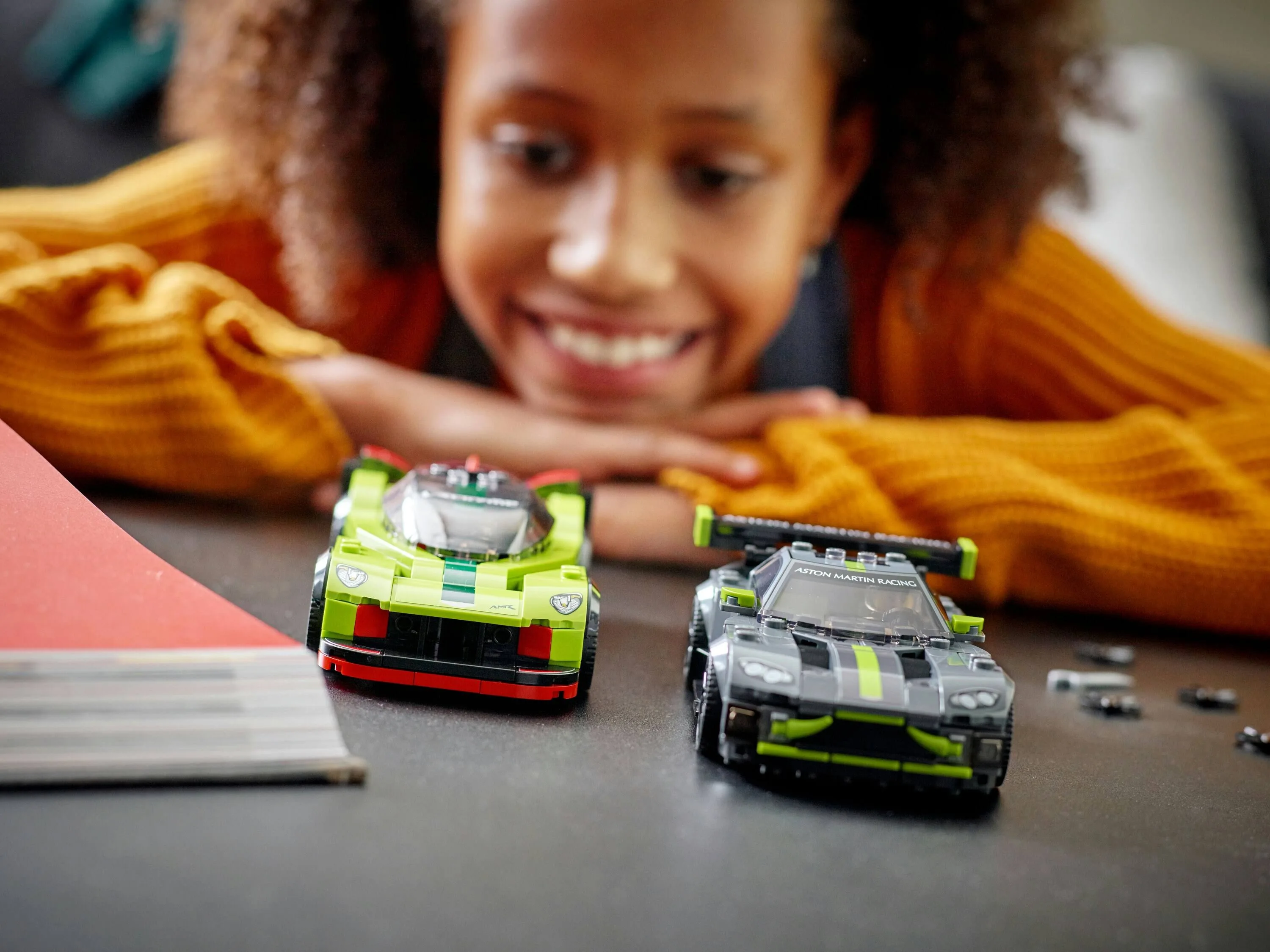 LEGO (76910) Speed Champions - Aston Martin Valkyrie AMR Pro i Aston Martin Vantage GT3