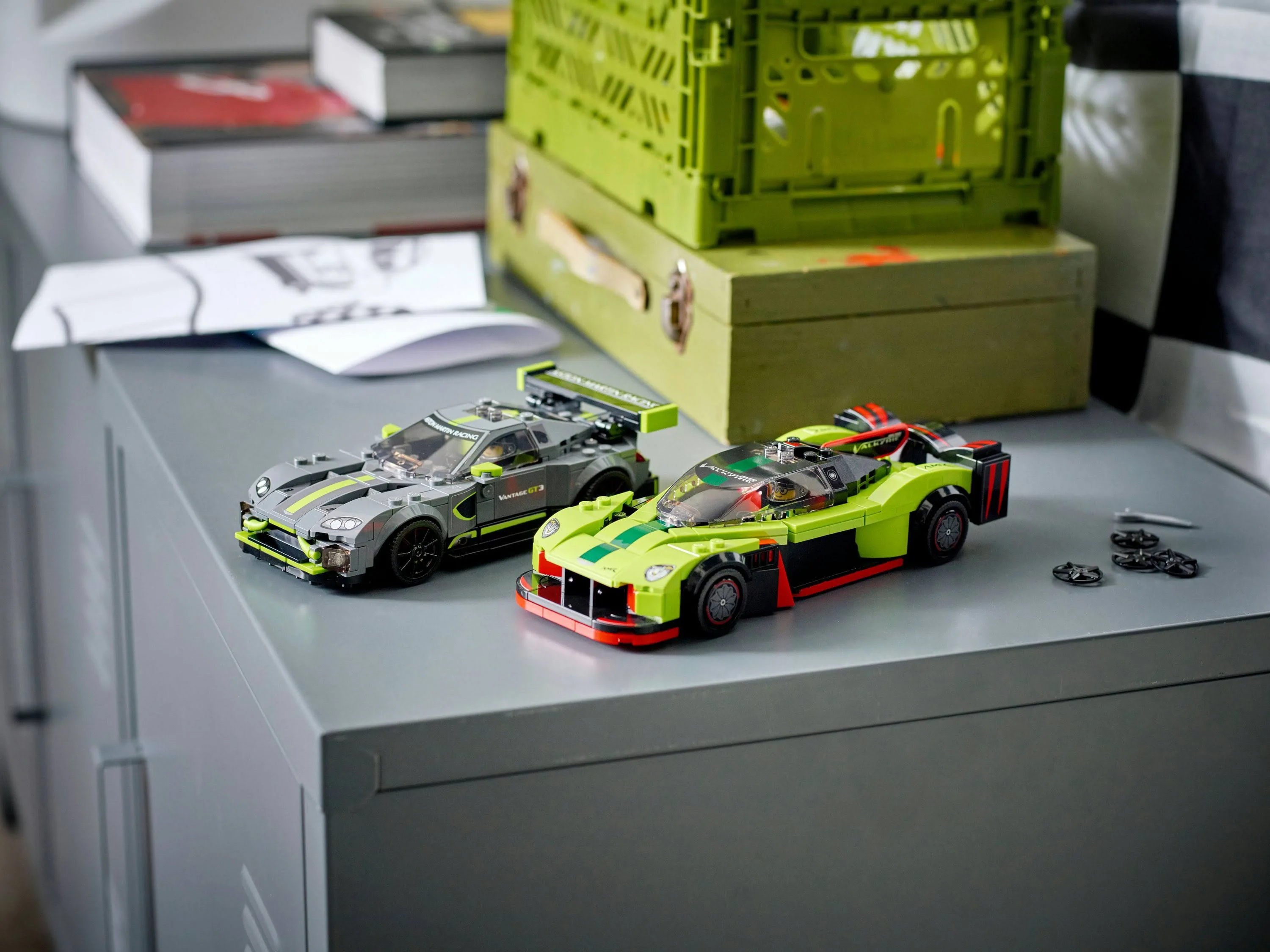 LEGO (76910) Speed Champions - Aston Martin Valkyrie AMR Pro i Aston Martin Vantage GT3