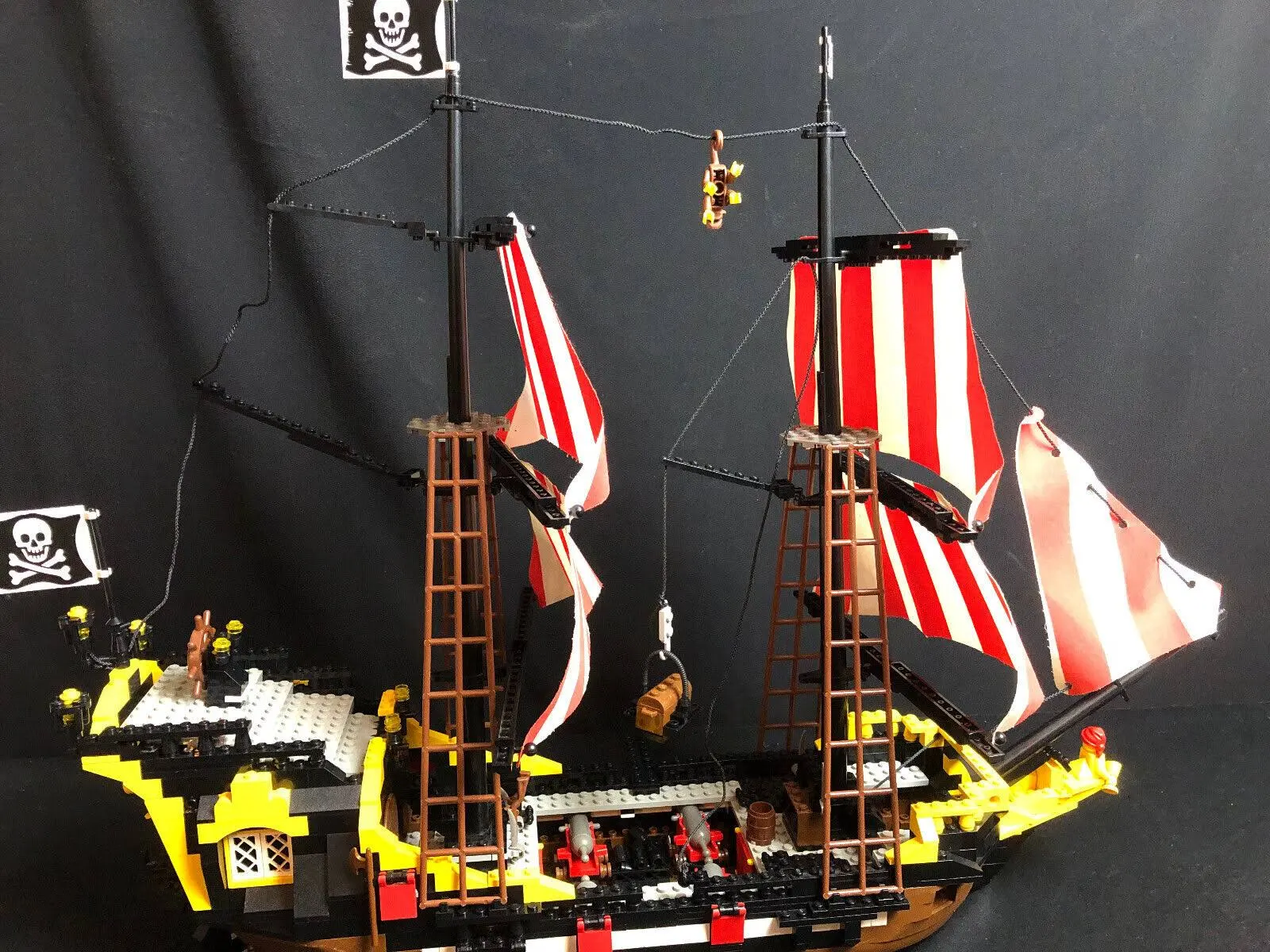Lego 6285 Piraci I Black Seas Barracuda (dark Shark) Statek Piracki Z